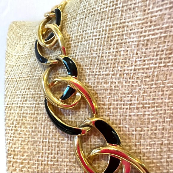 Trifari Chunky Collar Chain Statement Necklace Gold Tone w/ black enamel details - Picture 4 of 9